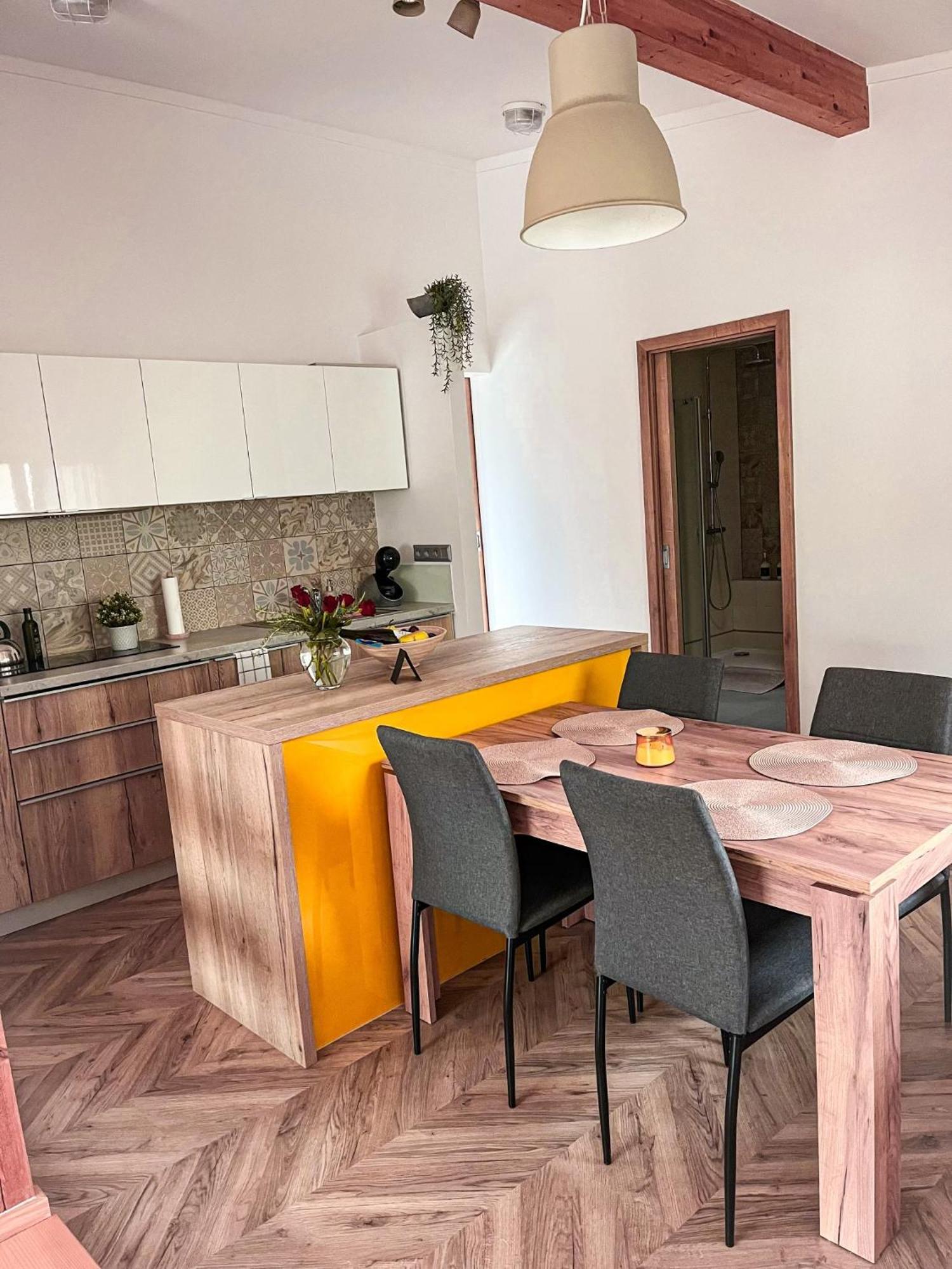 Apartman Niklan Рожнов-под-Радгоштєм Екстер'єр фото